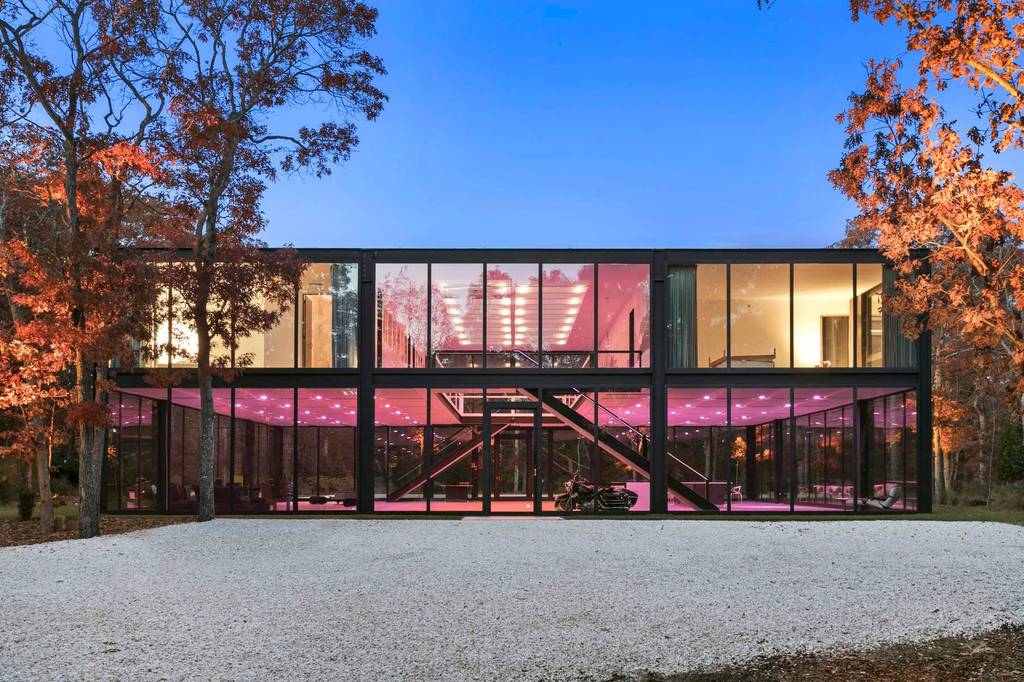 The Glass House: High-Yield Short-Term Luxury Rental